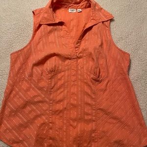 💰🚨CLEARANCE 🚨💰 
Casual sleeveless Top. T203